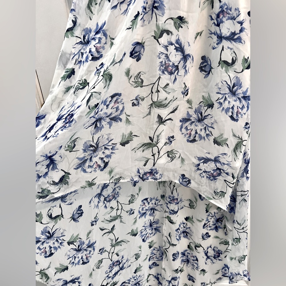 Lily Rose hi/low white dress w/blue flowers no sleeves Vneck & tie (junior’s L) - Picture 3 of 4